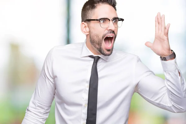 Jovem Homem Negócios Bonito Usando Óculos Sobre Fundo Isolado Gritando — Fotografia de Stock