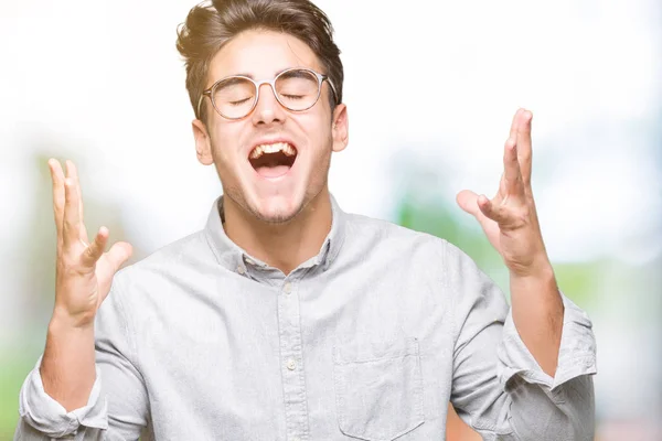 Homem Bonito Jovem Usando Óculos Sobre Fundo Isolado Celebrando Louco — Fotografia de Stock