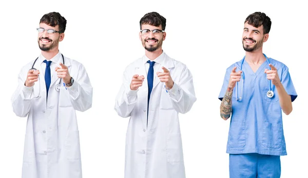 Kolaj Bir Doktor Adam Kameraya Mutlu Komik Suratla Parmakları Işaret — Stok fotoğraf