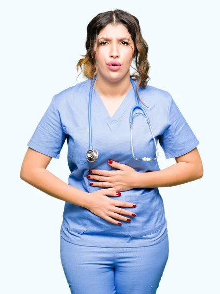 Unga Vuxna Läkare Kvinna Bär Medicinsk Uniform Med Handen Magen — Stockfoto