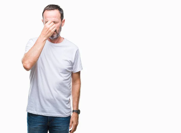 Ein Älterer Mann Mittleren Alters Der Ein Weißes Shirt Über — Stockfoto