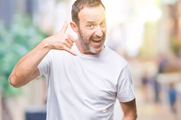 Hombre Mediana Edad Con Camiseta Blanca Sobre Fondo Aislado Sonriendo —  Fotos de Stock