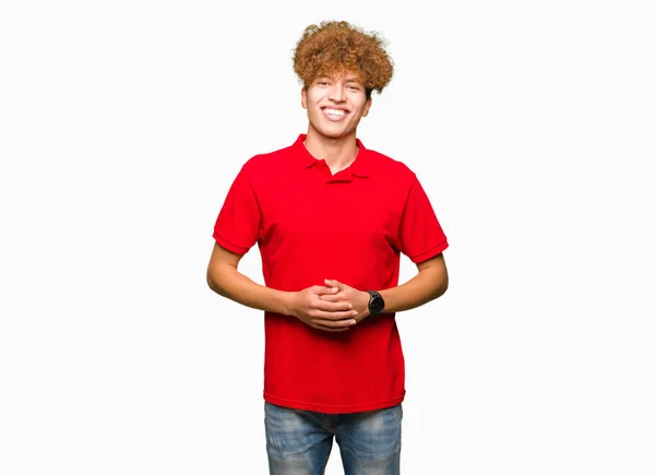 Όμορφος Νεαρός Άφρο Μαλλιά Που Φοράει Κόκκινο Shirt Χέρια Μαζί — Φωτογραφία Αρχείου
