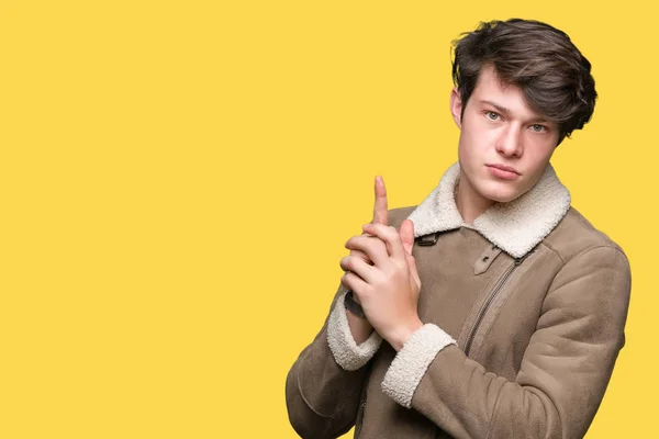 Joven Hombre Guapo Vistiendo Abrigo Invierno Sobre Fondo Aislado Sosteniendo — Foto de Stock