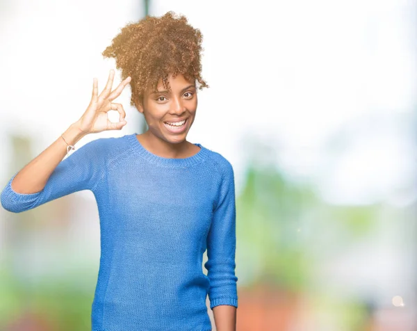 Vackra Unga Afroamerikanska Kvinnan Över Isolerade Bakgrund Leende Positiva Gör — Stockfoto