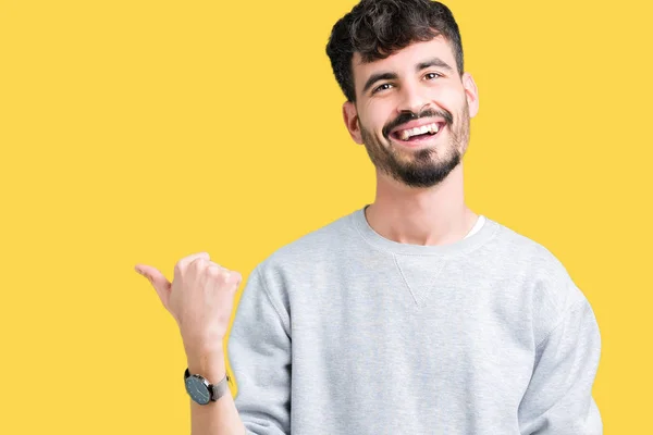 Junger Gutaussehender Mann Der Sweatshirt Über Isoliertem Hintergrund Trägt Mit — Stockfoto