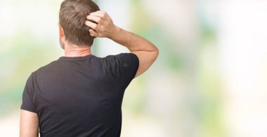 Yakışıklı orta yaş ağarmış komuta sizde izole arka plan geriye düşünme hakkında şüphe kafasına el ile üzerinden