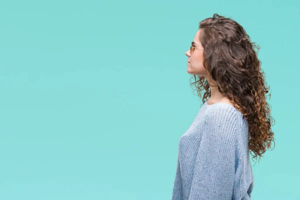 Mooie Brunette Krullend Haar Jong Meisje Zonnebril Dragen Geïsoleerd Achtergrond — Stockfoto