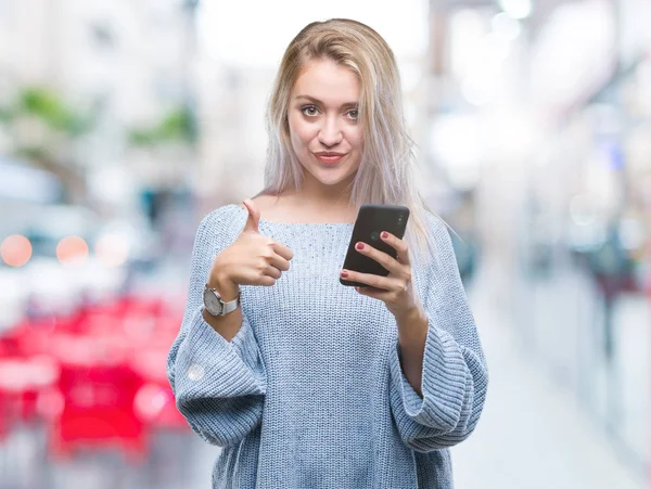 Fiatal Szőke Sms Üzenetet Használ Smartphone Felső Elszigetelt Háttér Boldog — Stock Fotó