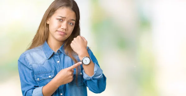 Joven Hermosa Morena Con Camisa Mezclilla Azul Sobre Fondo Aislado —  Fotos de Stock