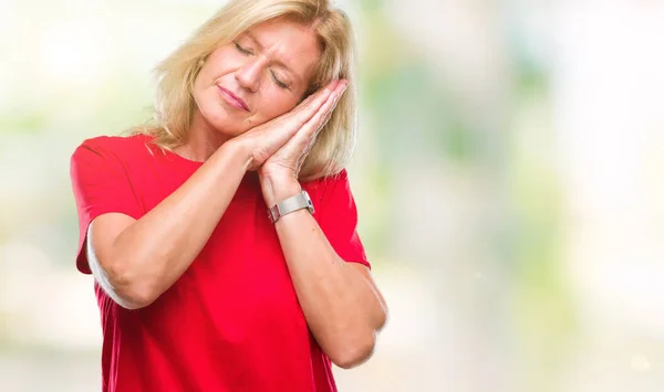 Mujer Rubia Mediana Edad Sobre Fondo Aislado Durmiendo Cansado Soñando —  Fotos de Stock