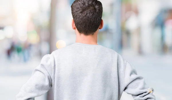 Junger Gutaussehender Mann Mit Sweatshirt Über Isoliertem Hintergrund Der Rückwärts — Stockfoto