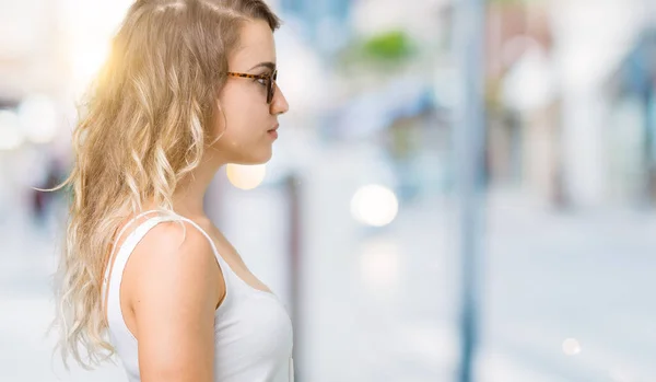 Schöne Junge Blonde Frau Trägt Brille Über Isoliertem Hintergrund Zur — Stockfoto