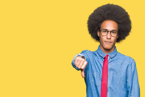 Jovem Homem Negócios Afro Americano Com Cabelo Afro Vestindo Óculos — Fotografia de Stock