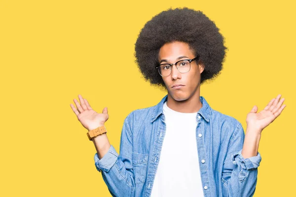 Jovem Afro Americano Com Cabelo Afro Vestindo Óculos Sem Noção — Fotografia de Stock