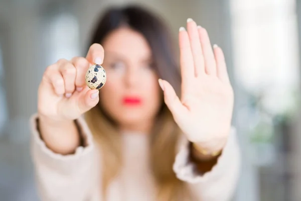 Young Beautiful Woman Holding Fresh Quail Egg Home Open Hand — Stock Photo, Image