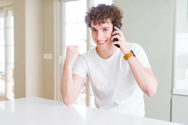 Young Man Talking Phone Home Screaming Proud Celebrating Victory Success — Stock Photo, Image
