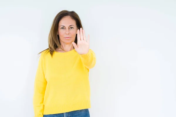 Schöne Frau Mittleren Alters Gelbem Pullover Über Isoliertem Hintergrund Und — Stockfoto