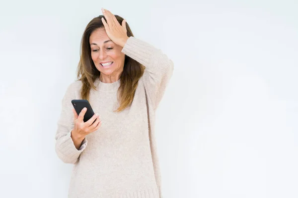 Frau Mittleren Alters Mit Smartphone Vor Isoliertem Hintergrund Gestresst Mit — Stockfoto