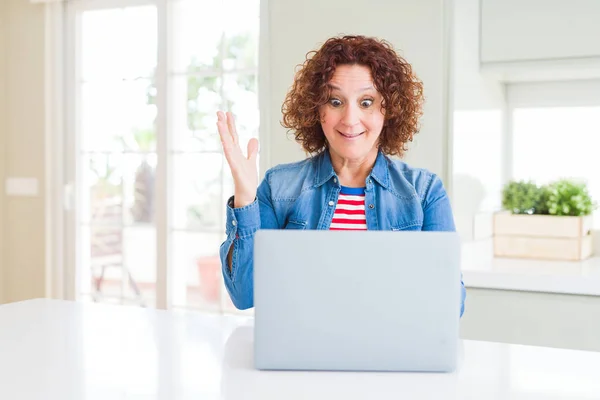 Mujer Mayor Trabajando Con Computadora Portátil Muy Feliz Emocionada Expresión —  Fotos de Stock