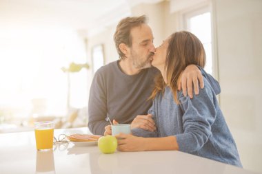 Sağlıklı breaskfast sabahları evde olması güzel romantik orta yaş kaç