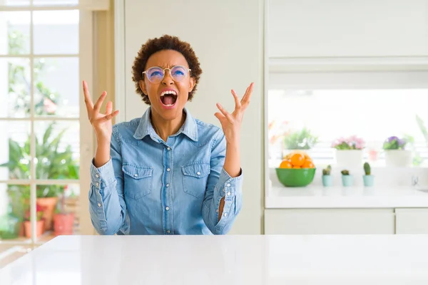Young Beautiful African American Woman Wearing Glasses Crazy Mad Shouting — Stock Photo, Image
