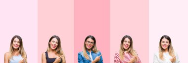 Pembe çizgili izole arka plan neşeli genç güzel kadın kolaj bir gülümseme ile el ve parmak kadar kameraya bakarak yüzündeki mutlu ve doğal ifade ile yan ile işaret eden yüz.