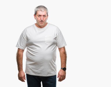 İzole arka plan şüpheci ve sinir, papatyanın üzgün sorun nedeniyle yakışıklı komuta sizde. Negatif kişi.