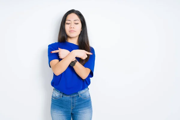 Hermosa Mujer Morena Sobre Fondo Aislado Señalando Ambos Lados Con — Foto de Stock