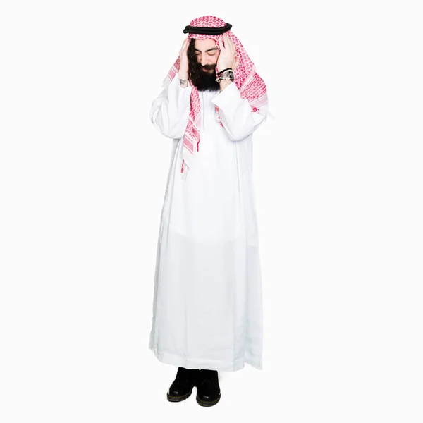 Arab Üzletember Hosszú Hajat Visel Hagyományos Keffiyeh Sál Szenved Fejfájás — Stock Fotó