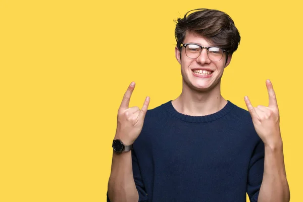 Mladý Pohledný Muž Nosí Brýle Izolované Pozadí Křičí Šílený Výraz — Stock fotografie