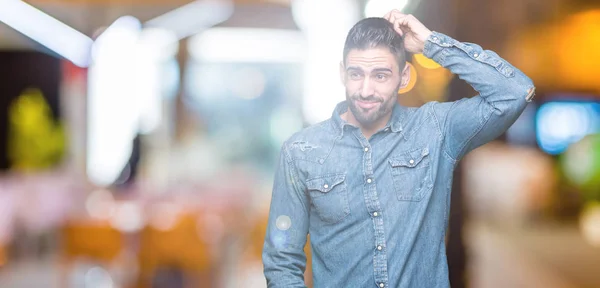 Joven Hombre Guapo Sobre Fondo Aislado Confundir Preguntarse Acerca Pregunta —  Fotos de Stock