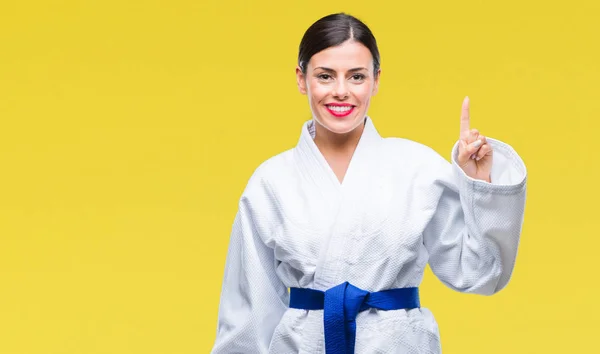 Jovem Mulher Bonita Vestindo Uniforme Kimono Karatê Sobre Fundo Isolado — Fotografia de Stock