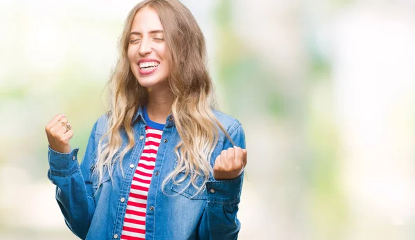 Bella Giovane Donna Bionda Sfondo Isolato Molto Felice Eccitato Facendo — Foto Stock