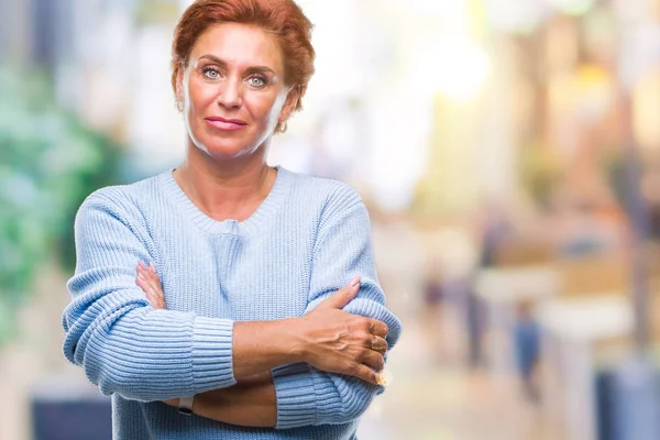 Attractief Senior Kaukasische Roodharige Vrouw Geïsoleerde Achtergrond Blij Gezicht Lachend — Stockfoto