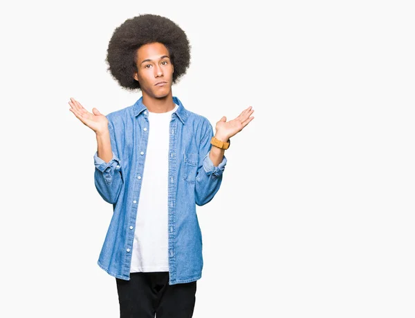 Jeune Homme Afro Américain Aux Cheveux Afro Expression Désemparée Confuse — Photo