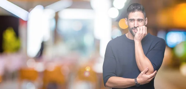 Joven Hombre Guapo Usando Suéter Sobre Fondo Aislado Buscando Estresado —  Fotos de Stock