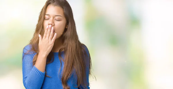 Mladá Krásná Bruneta Žena Sobě Modrý Svetr Izolované Pozadí Nudit — Stock fotografie