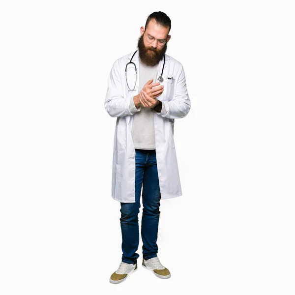 Young Blond Doctor Man Beard Wearing Medical Coat Suffering Pain — Stock Photo, Image