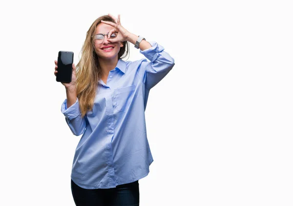 Jonge Mooie Blonde Zakelijke Vrouw Weergegeven Scherm Van Smartphone Geïsoleerde — Stockfoto