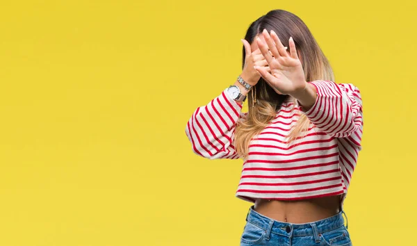 Jovem Bela Mulher Listras Casuais Camisola Inverno Sobre Fundo Isolado — Fotografia de Stock