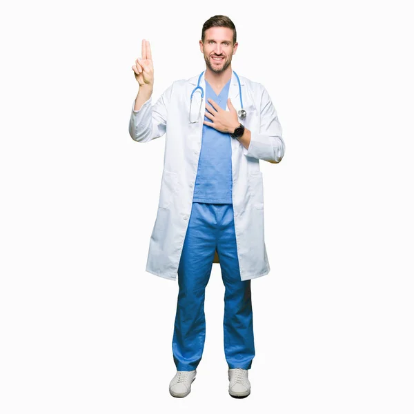 Stilig Läkare Man Bär Medicinsk Uniform Över Isolerade Bakgrund Att — Stockfoto