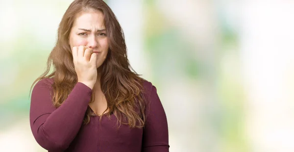 Schöne Und Attraktive Junge Frau Plusgröße Die Ein Kleid Über — Stockfoto