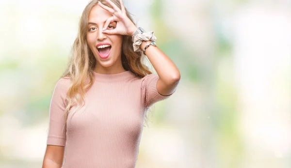 Güzel Genç Sarışın Kadın Gülümsüyor Parmakları Ile Mutlu Yüz Üzerinden — Stok fotoğraf