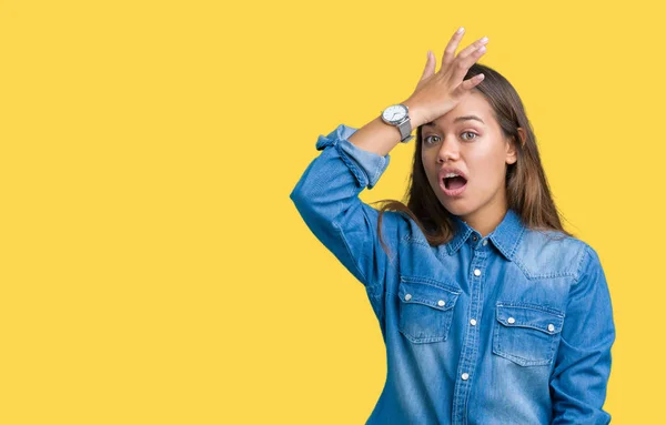 Junge Schöne Brünette Frau Trägt Blaues Jeanshemd Über Isoliertem Hintergrund — Stockfoto