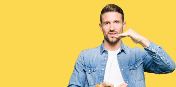 Hombre Guapo Con Ojos Azules Barba Con Chaqueta Mezclilla Haciendo — Foto de Stock