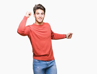 İzole arka plan dans mutlu ve neşeli, hareketli rahat ve kendinden emin müzik gülümseyen üzerinde genç yakışıklı adam