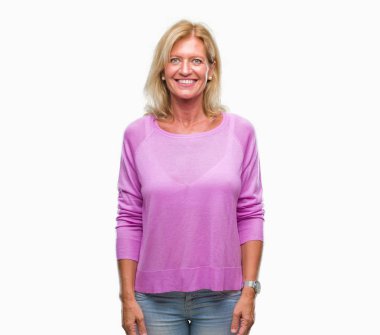 Orta yaş izole arka plan ile bir mutlu ve güzel sarışın kadın yüzündeki gülümseme. Şanslı kişi.