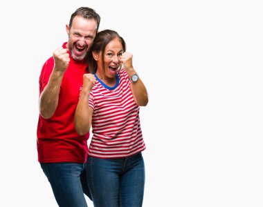 Orta yaş İspanyol kaç izole arka plan çok mutlu ve heyecanlı gülümseyen ve başarı için çığlık kaldırdı, silah ile kazanan jest yapıyor aşk içinde. Kutlama kavramı.