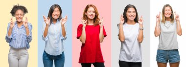 Kolaj Geçiş parmakları umut ve gözleri kapalı ile gülümseyen vintage renk arka plan üzerinde İspanyol, Afro-Amerikan, Asya, Hintli kadınların. Şans ve batıl kavramı.